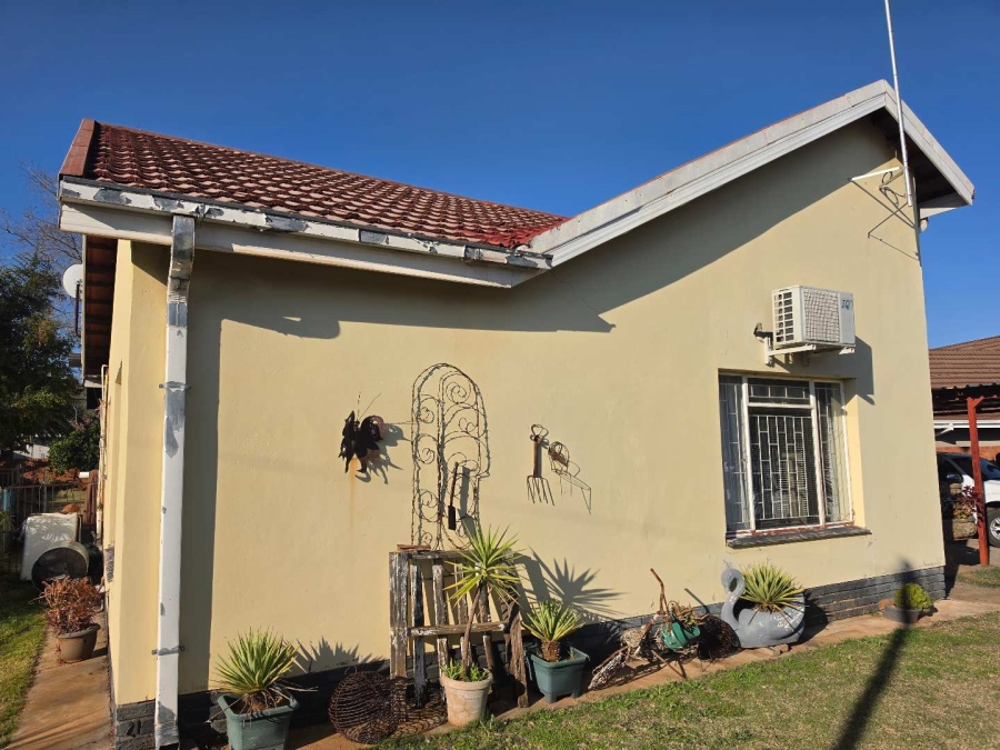 4 Bedroom Property for Sale in Hillcrest Northern Cape